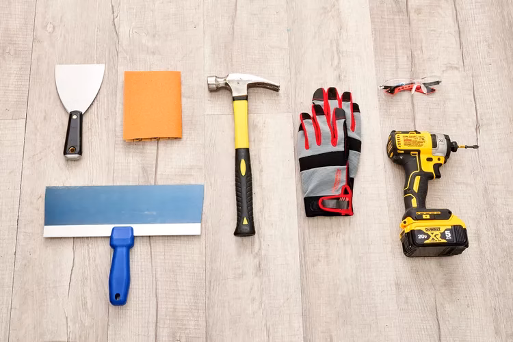 Carefully Hammer the Nail In لَناطرح لوتوس (لَنالَند)
